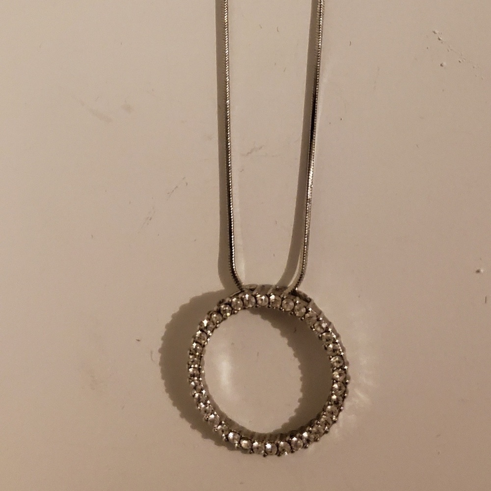 *N 📿 Rhinestone Circle Pendant Necklace - Picture 6 of 9
